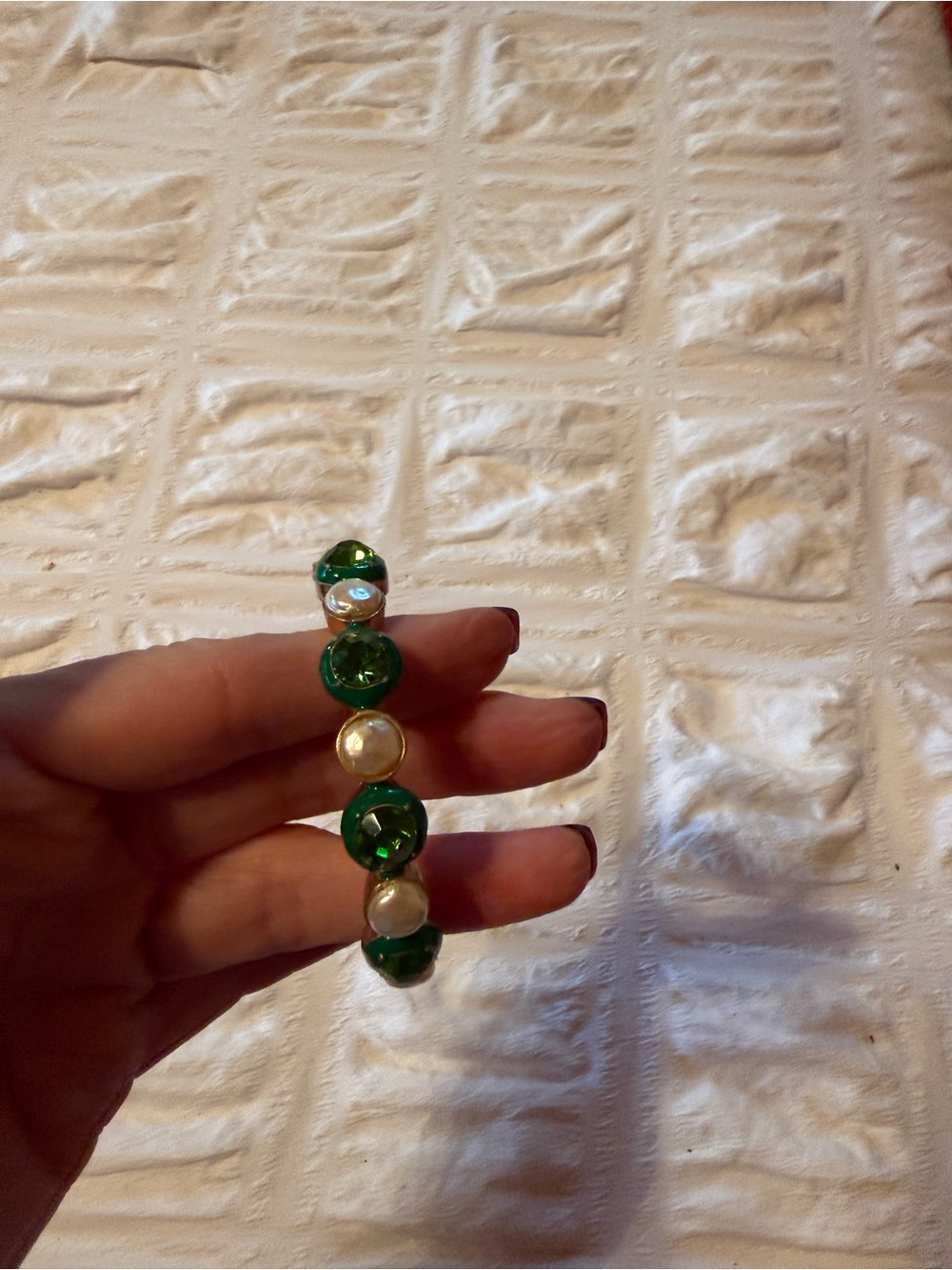 Green and Pearl Stretch Bracelet - Elegant Women's Jewelry